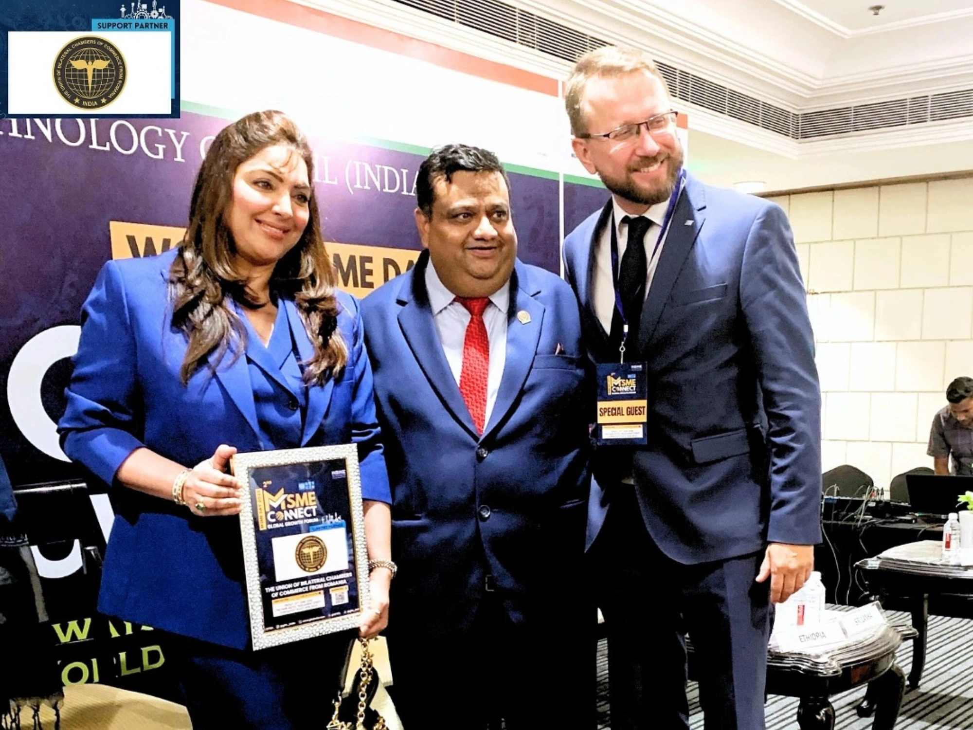 Ms. Shiva Munjal received a memento of appreciation at the 2nd MSME Connect – Global Growth Forum, presented by Dr. Gaurav Gupta and Dr. Rashmi Saluja.